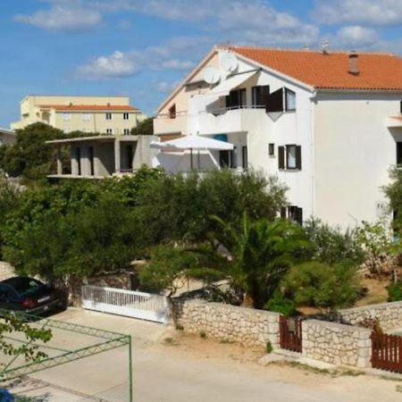 מאנדרה Apartments Besedic מראה חיצוני תמונה