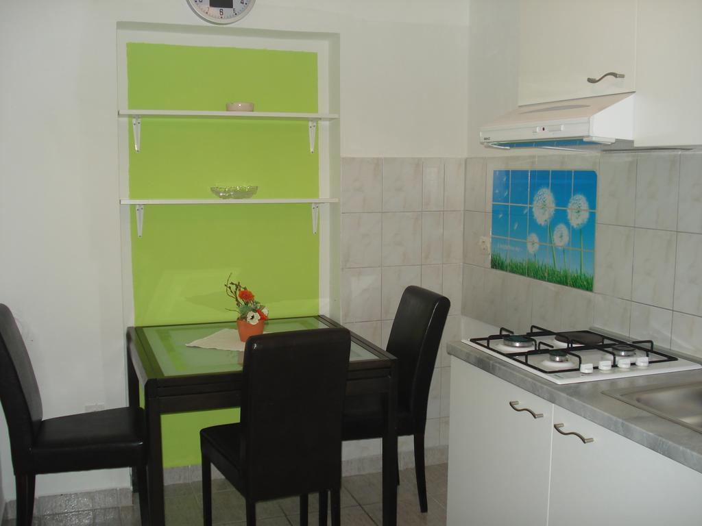 מאנדרה Apartments Besedic מראה חיצוני תמונה