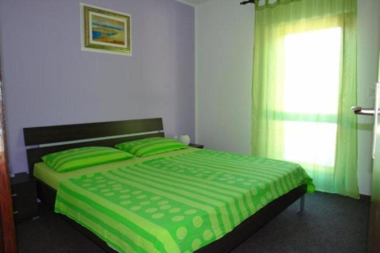 מאנדרה Apartments Besedic מראה חיצוני תמונה