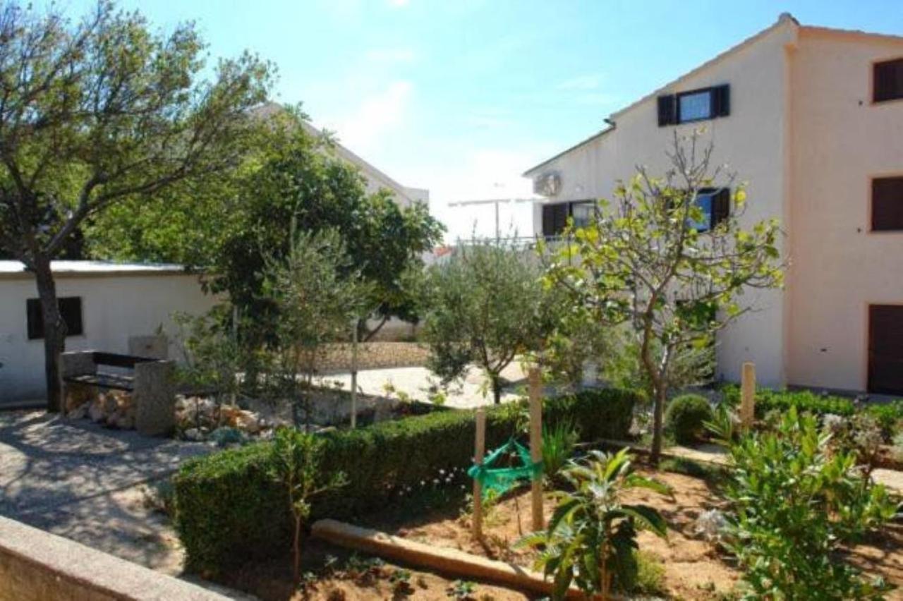 מאנדרה Apartments Besedic מראה חיצוני תמונה