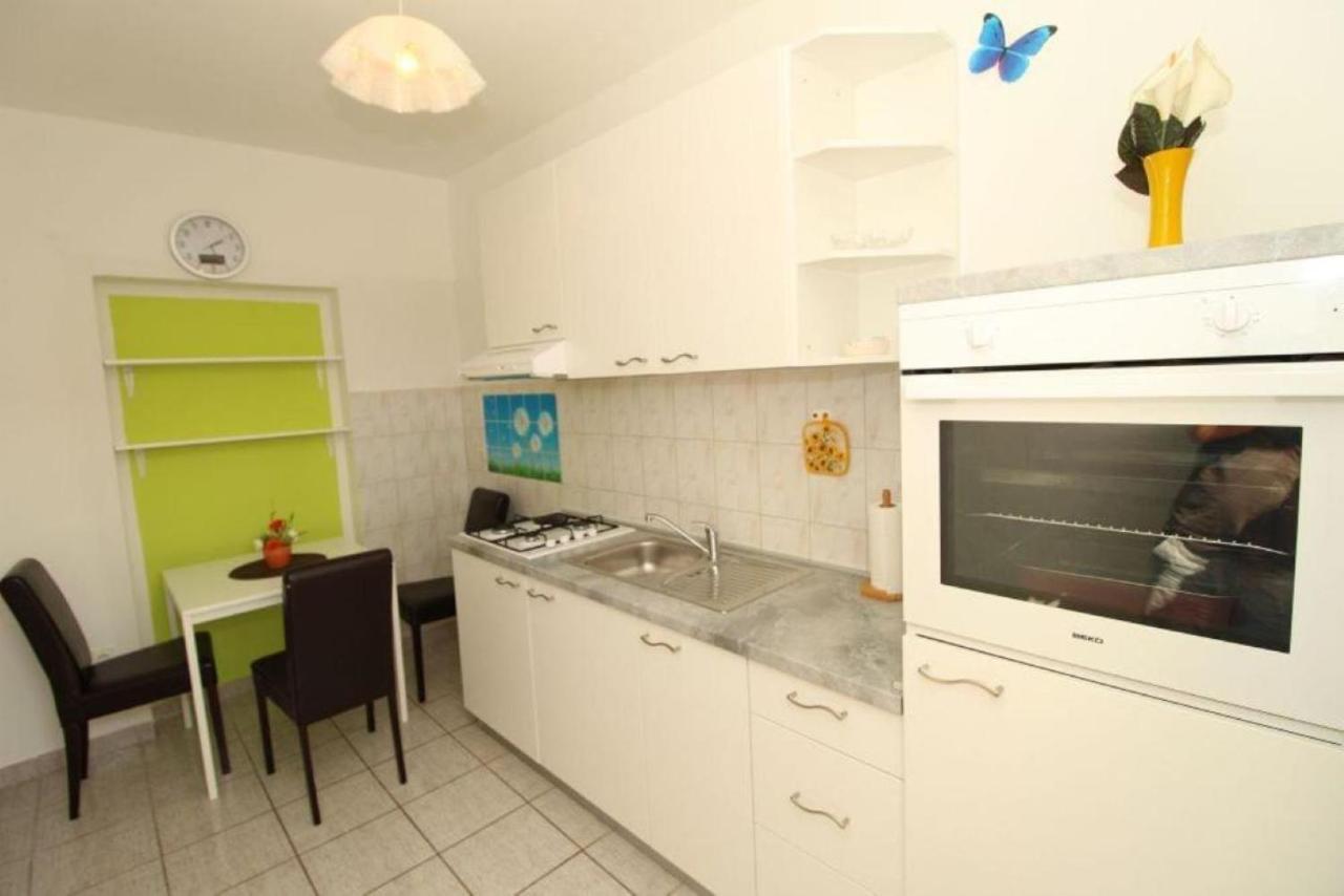 מאנדרה Apartments Besedic מראה חיצוני תמונה