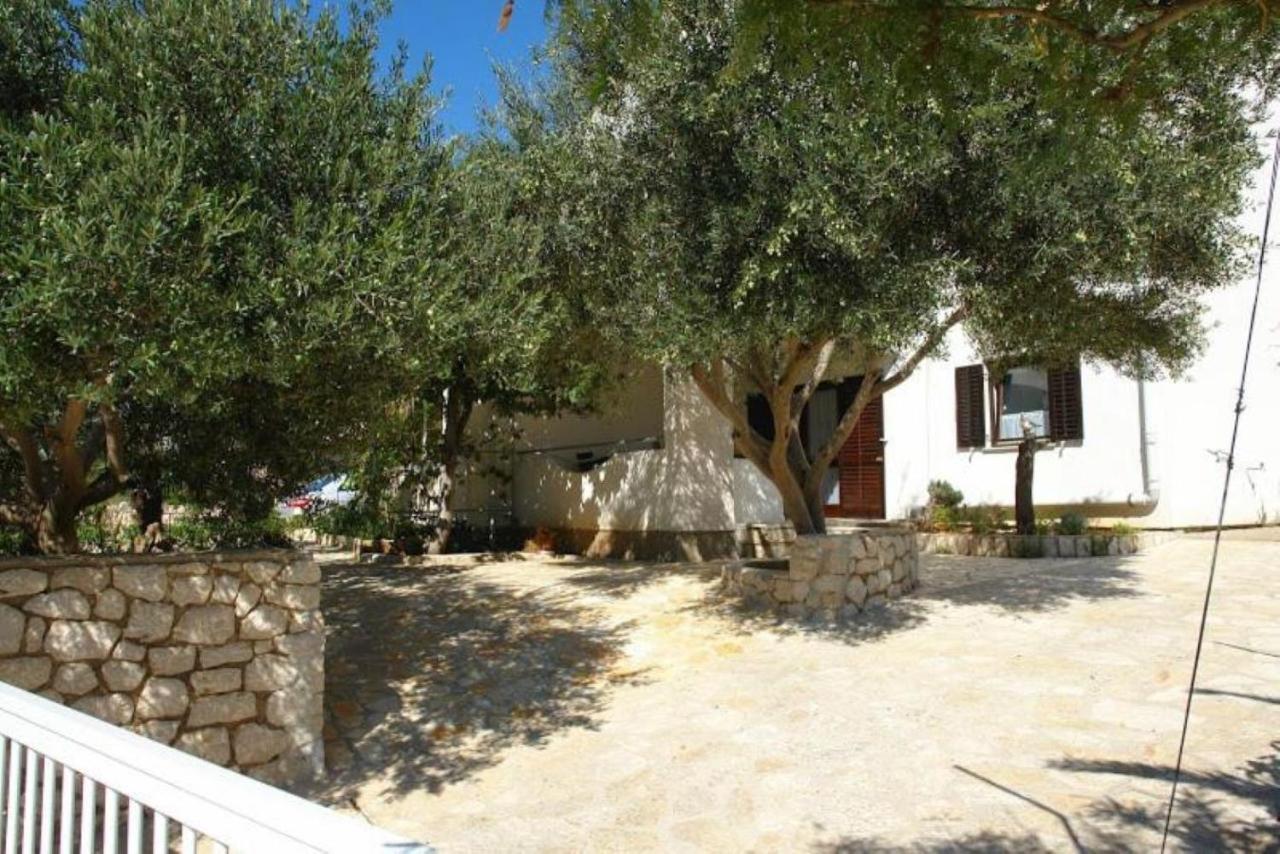 מאנדרה Apartments Besedic מראה חיצוני תמונה