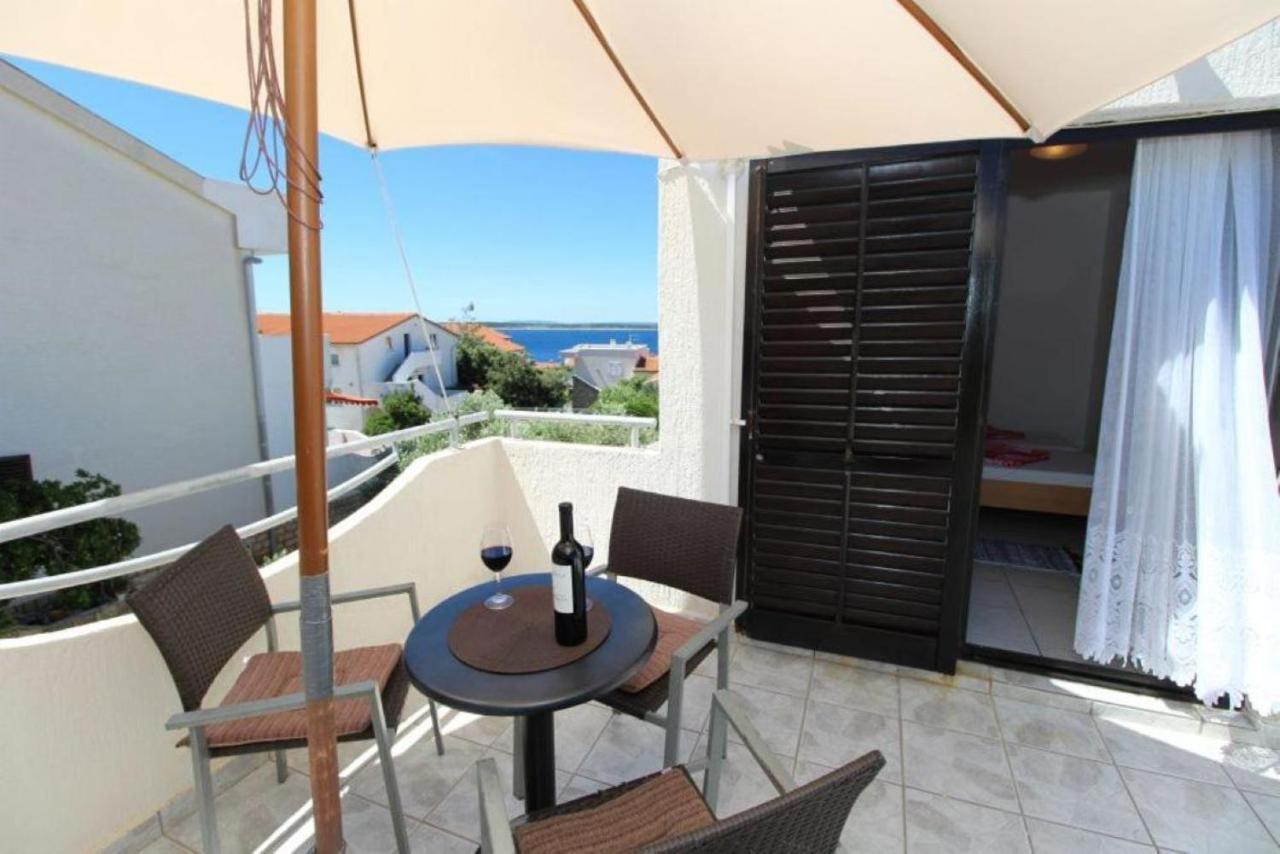 מאנדרה Apartments Besedic מראה חיצוני תמונה