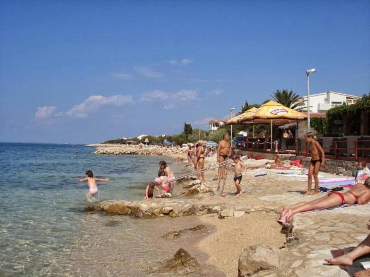 מאנדרה Apartments Besedic מראה חיצוני תמונה