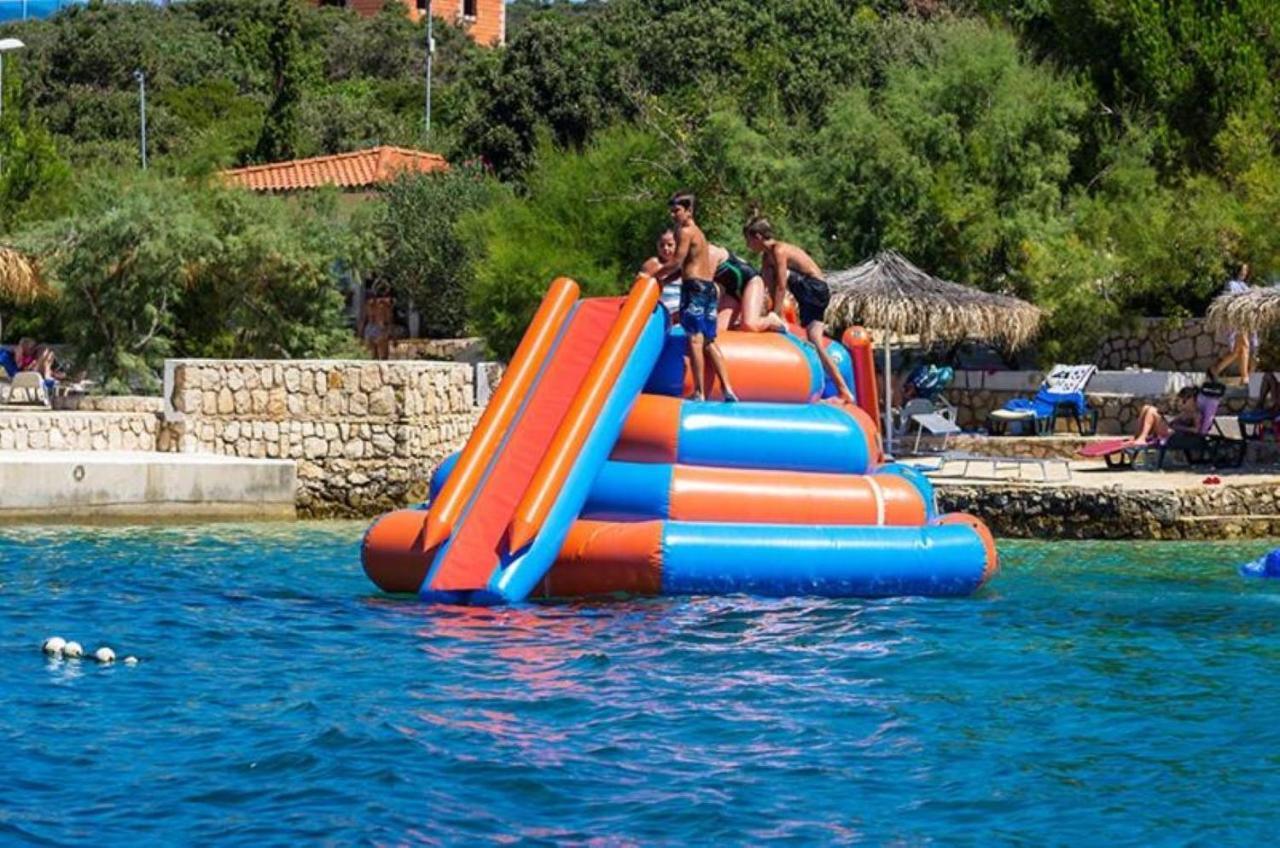 מאנדרה Apartments Besedic מראה חיצוני תמונה
