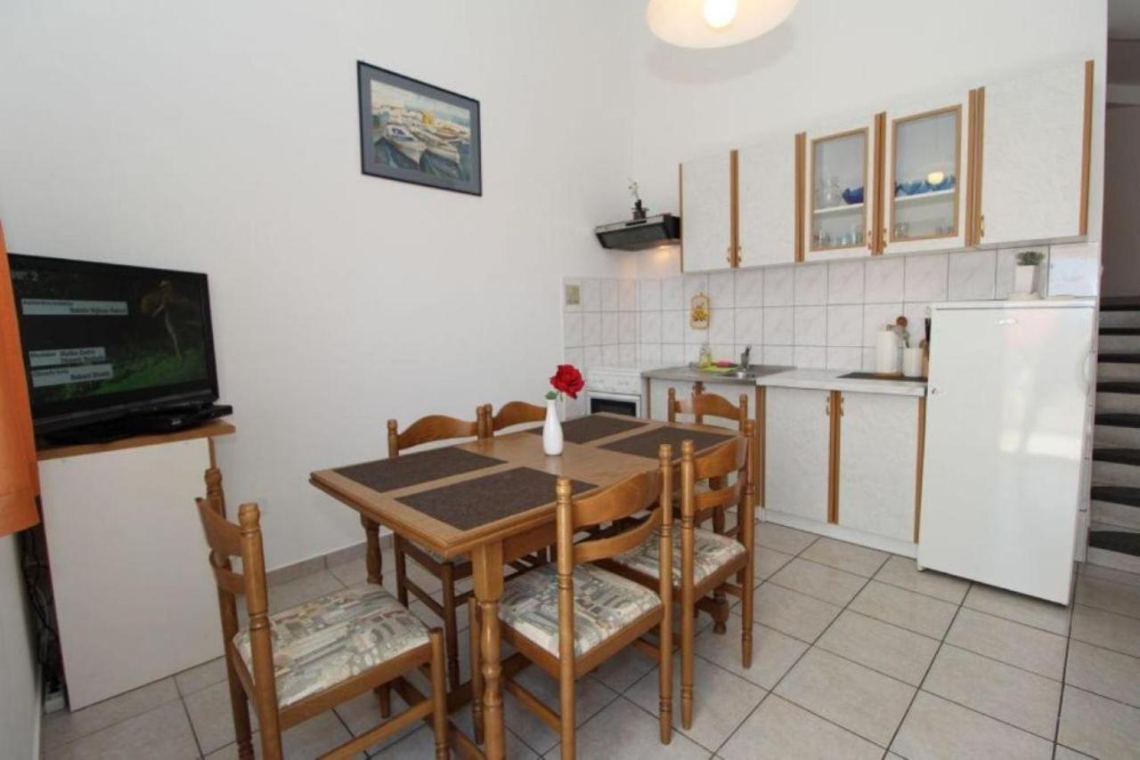 מאנדרה Apartments Besedic מראה חיצוני תמונה